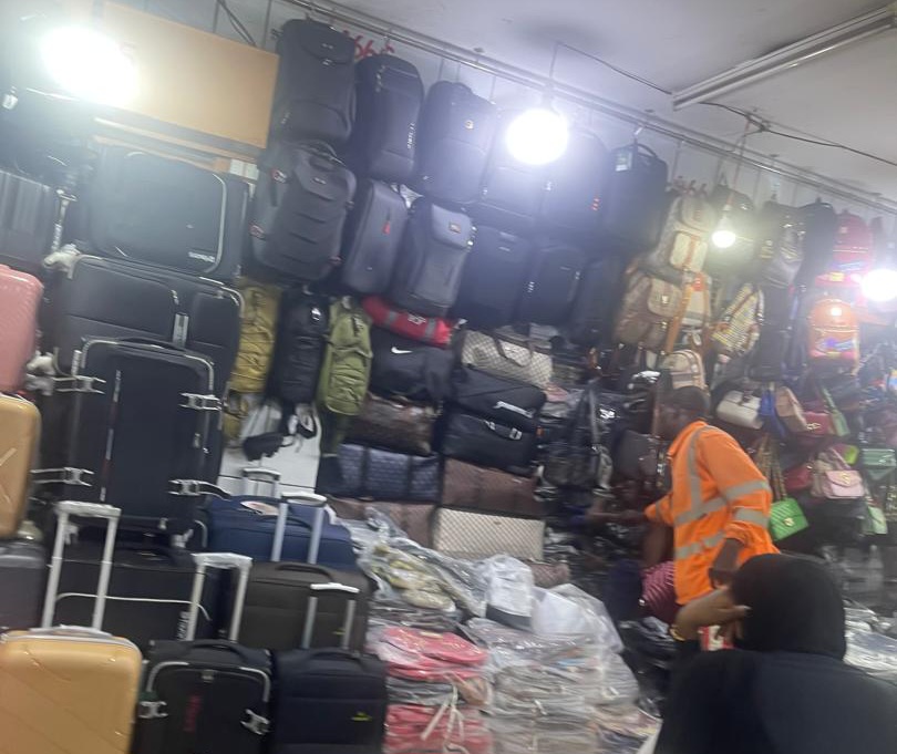 Dianas Online Suitcase Store.