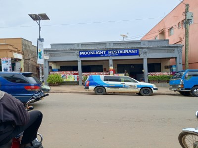 MOONLIGHT RESTAURANT -HIGH STREET 