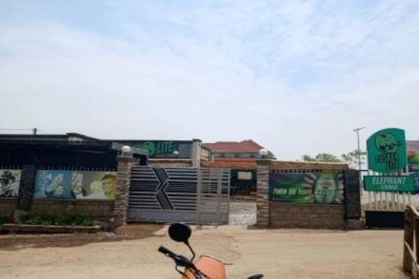 Elephant Lounge -Kasese 